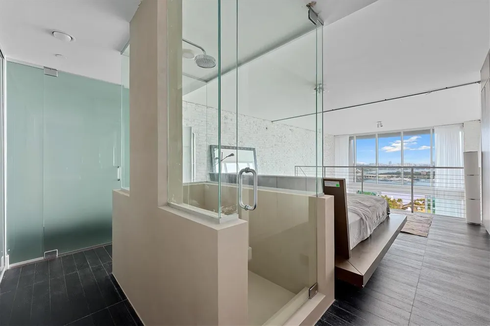 1040 Biscayne Boulevard #2101 Miami, FL 33132