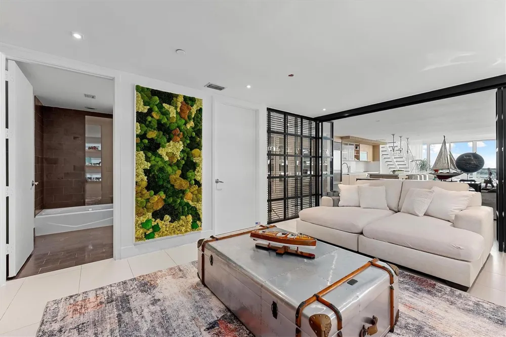 1040 Biscayne Boulevard #2101 Miami, FL 33132