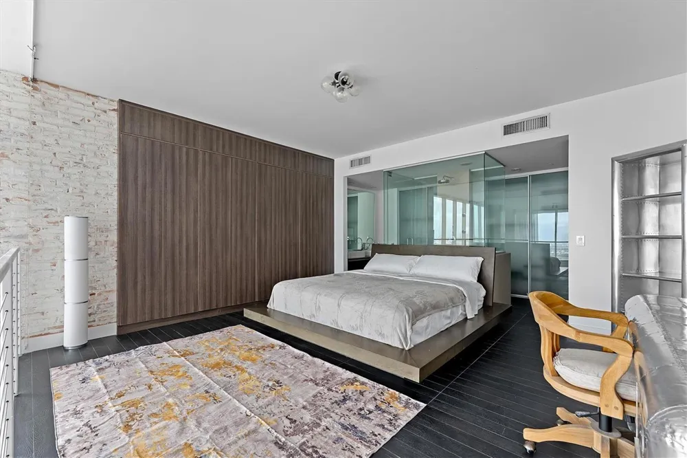 1040 Biscayne Boulevard #2101 Miami, FL 33132