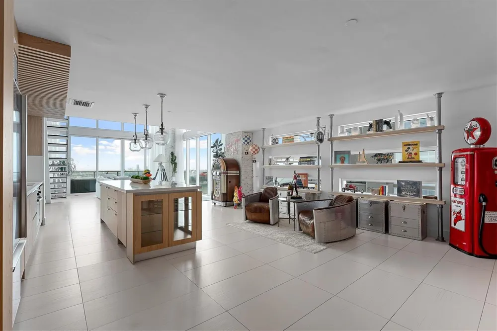 1040 Biscayne Boulevard #2101 Miami, FL 33132
