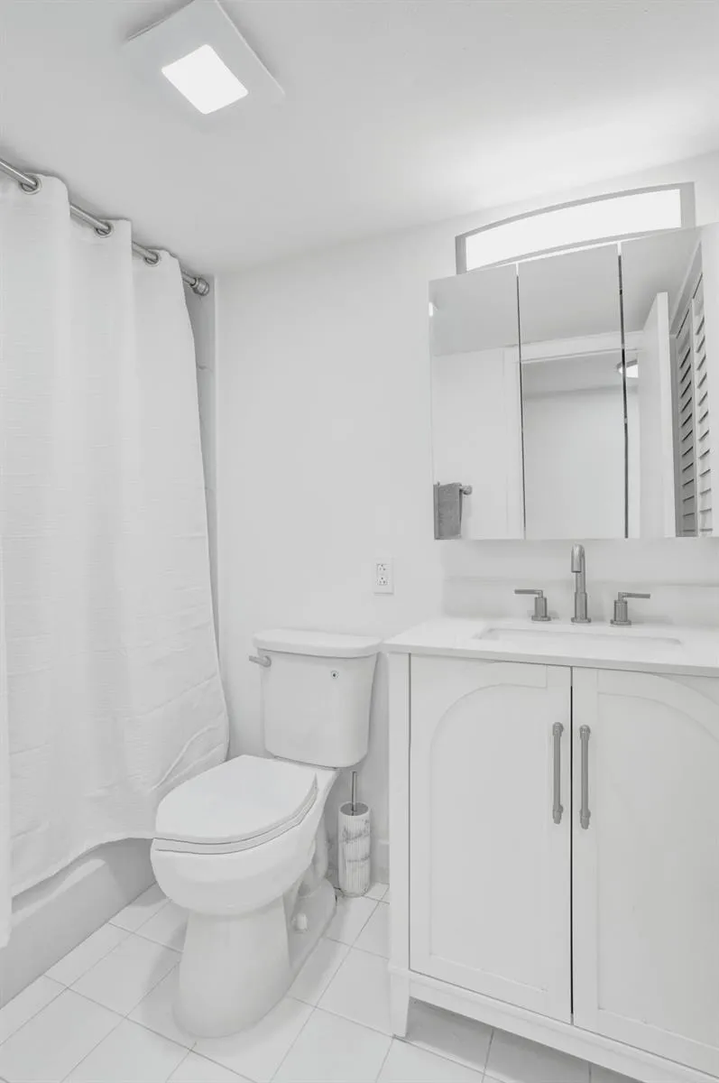 1100 SE 4th Avenue #5 Deerfield Beach, FL 33441