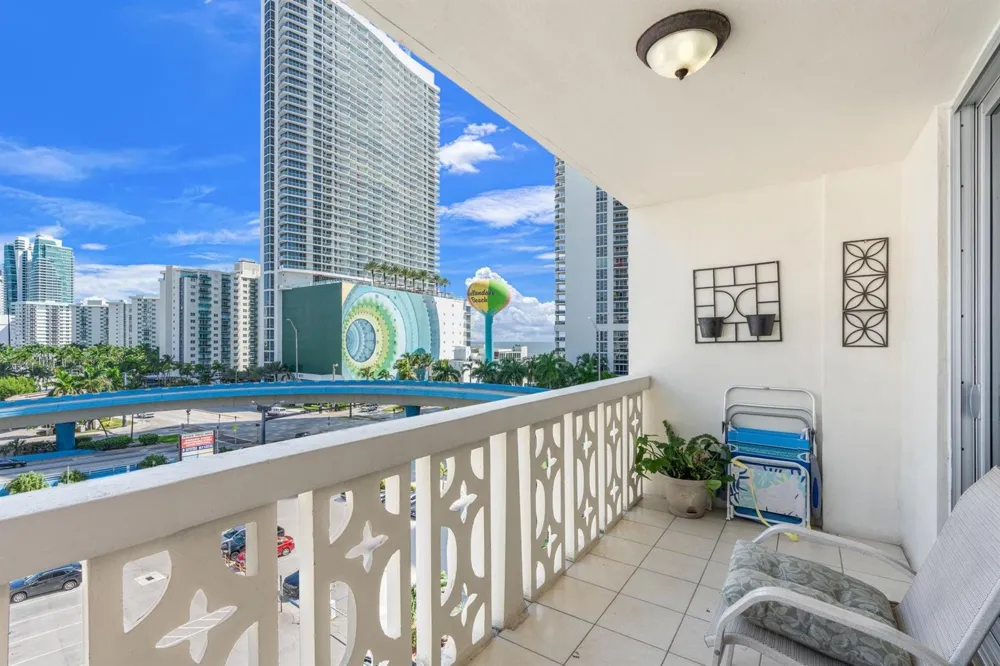 1825 S Ocean Drive #703 Hallandale Beach, FL 33009