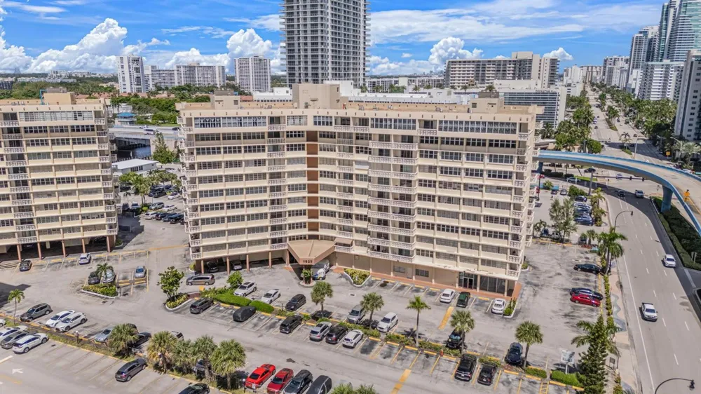 1825 S Ocean Drive #703 Hallandale Beach, FL 33009