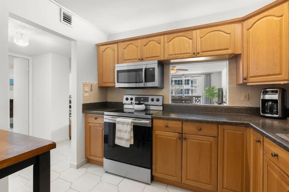 1825 S Ocean Drive #703 Hallandale Beach, FL 33009