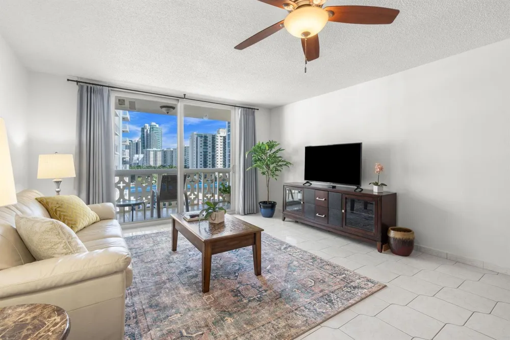 1825 S Ocean Drive #703 Hallandale Beach, FL 33009
