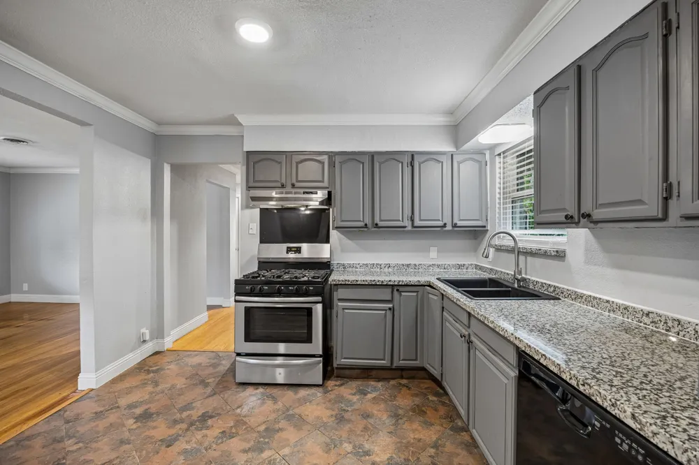 2332 Hartline Drive Dallas, TX 75228