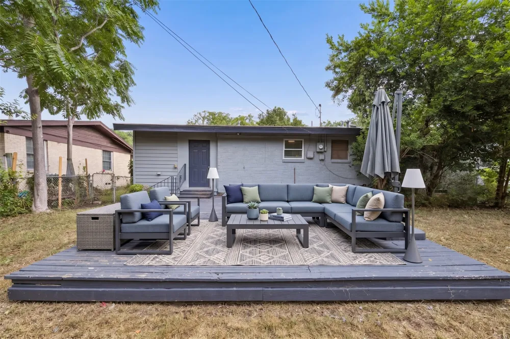 2332 Hartline Drive Dallas, TX 75228