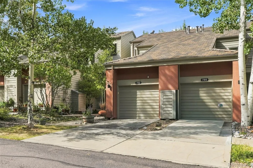 742 Ridgeside Drive Golden, CO 80401