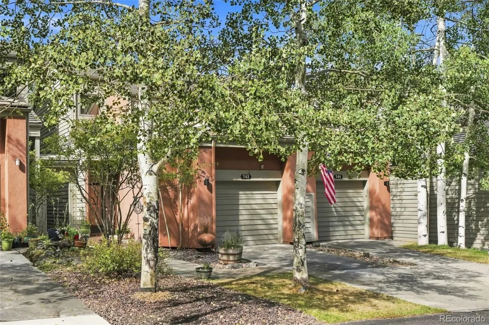 742 Ridgeside Drive Golden, CO 80401