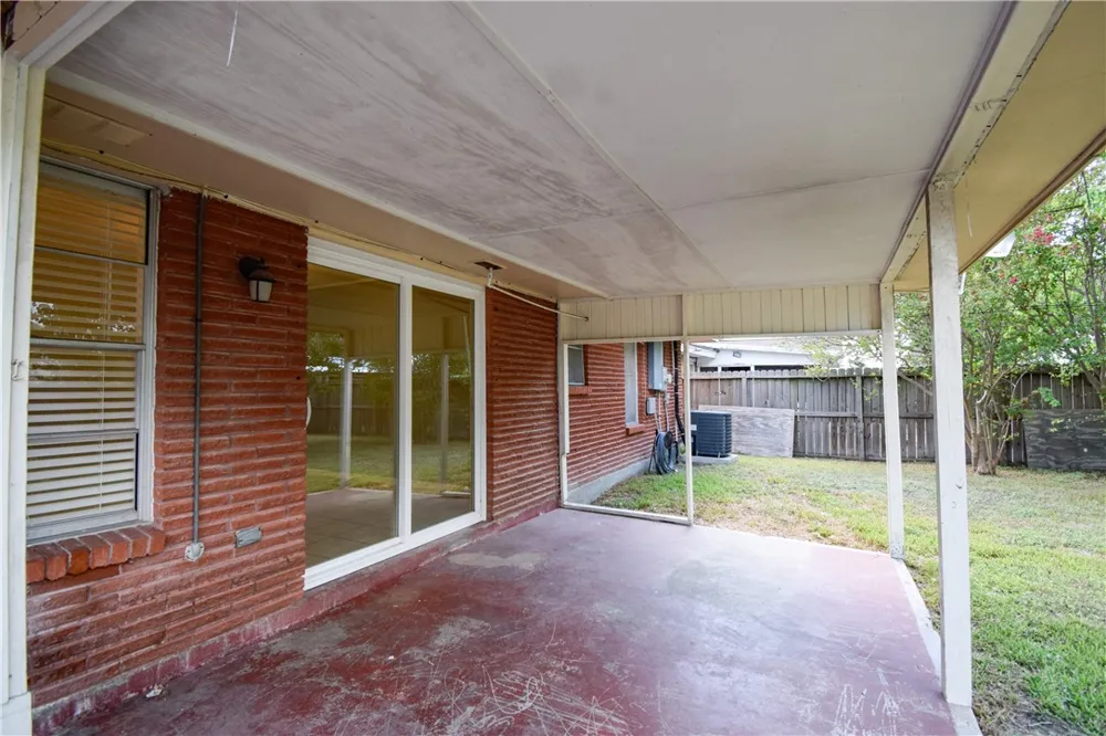 1209 Dallas Street Portland, TX 78374