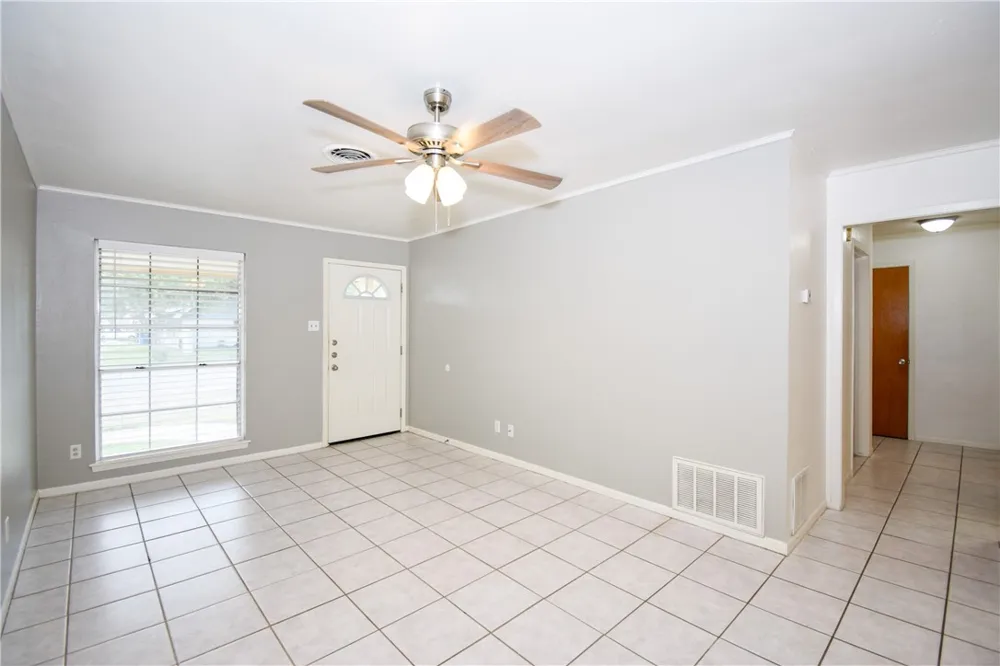 1209 Dallas Street Portland, TX 78374