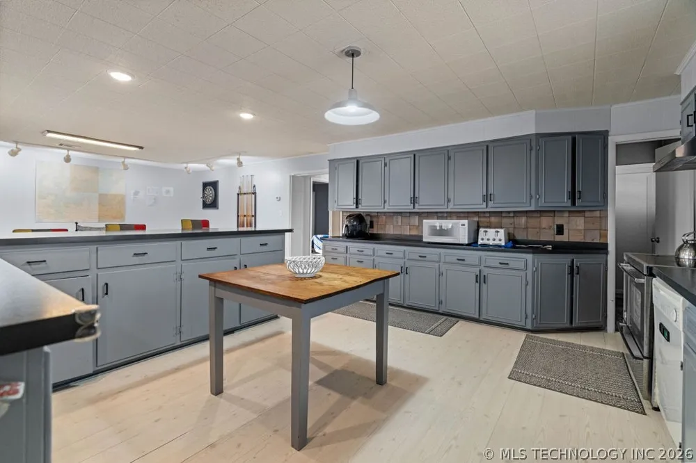 7386 Sooner Road Kingston, OK 73439