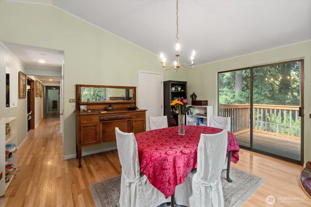19224 Sprague Drive Bothell, WA 98012