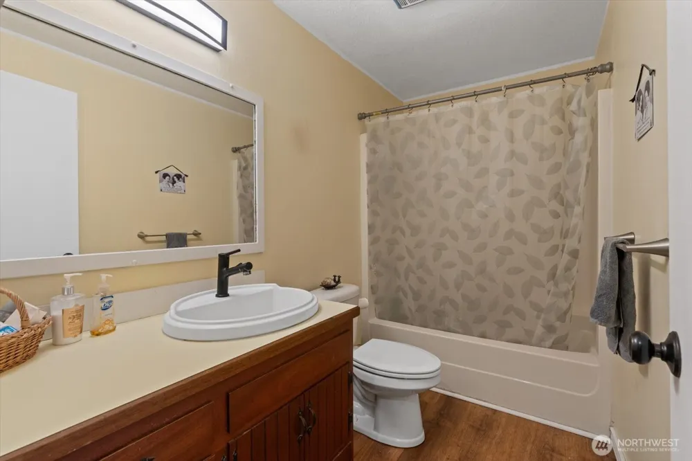 19224 Sprague Drive Bothell, WA 98012