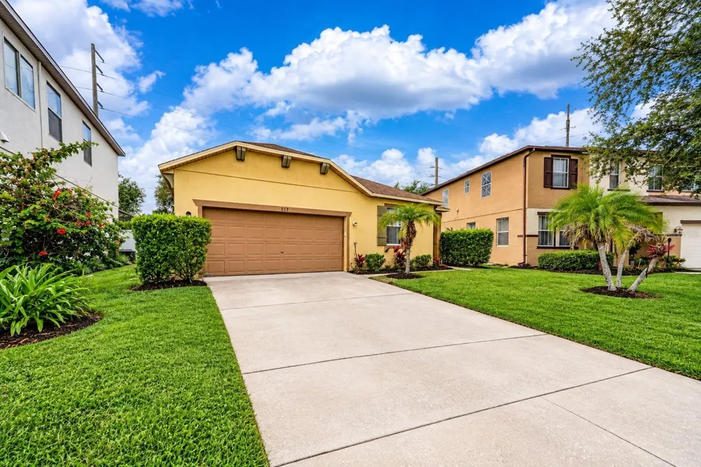 217 SAND RIDGE DRIVE Davenport, FL 33896