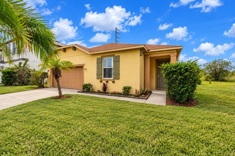 217 SAND RIDGE DRIVE Davenport, FL 33896