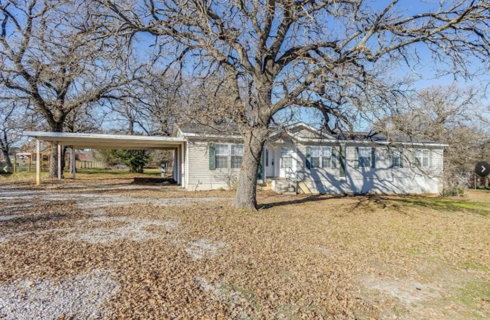 185 County Road 4869 Azle, TX 76020