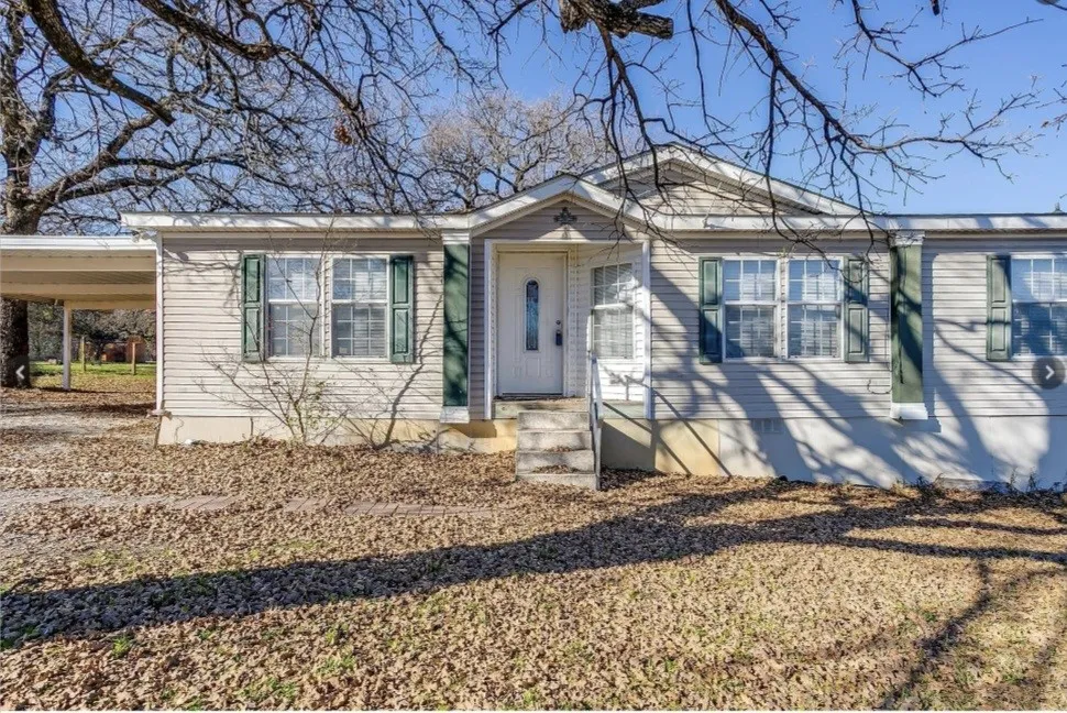 185 County Road 4869 Azle, TX 76020