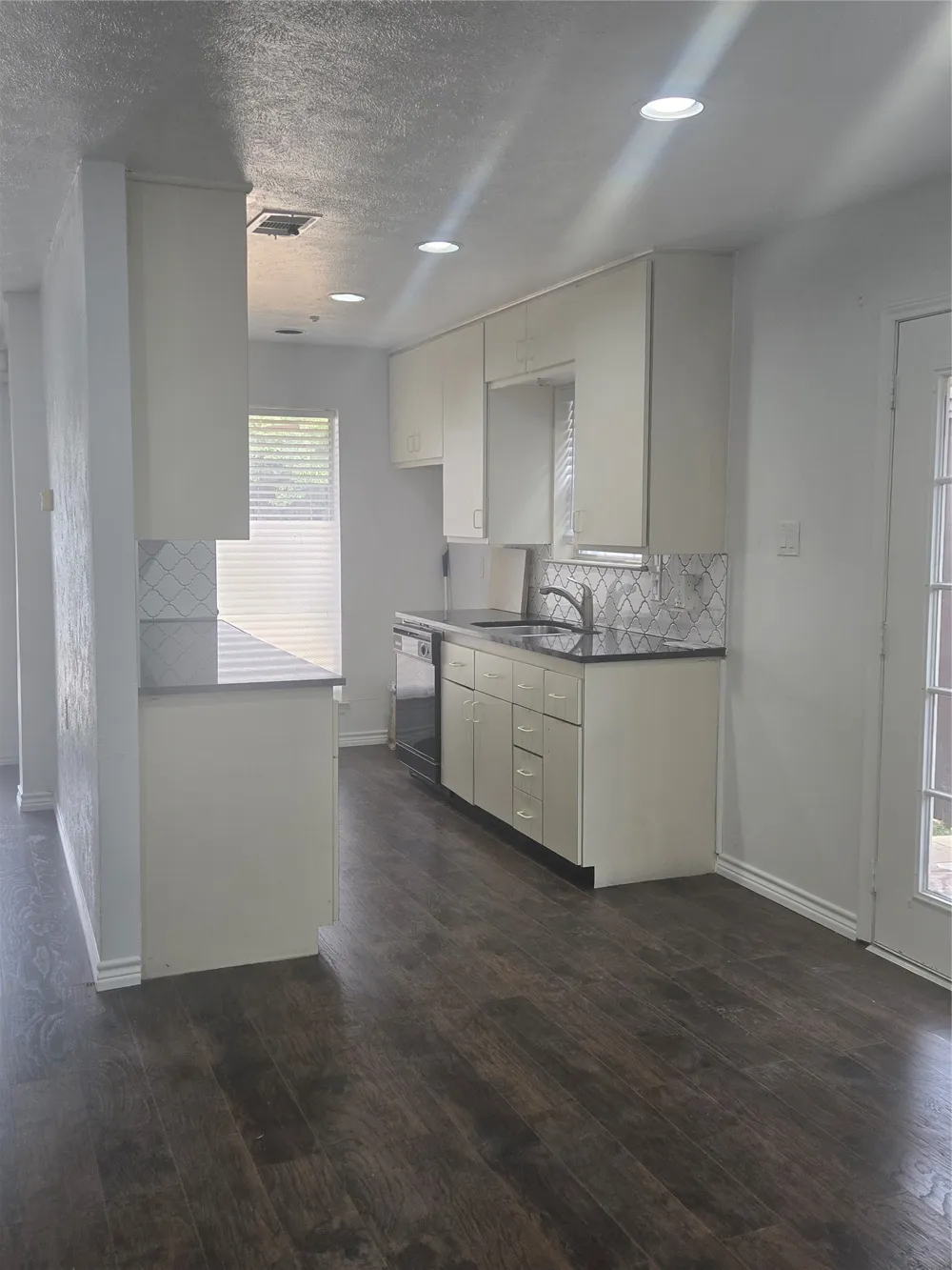 1117 Mill River Drive Garland, TX 75043