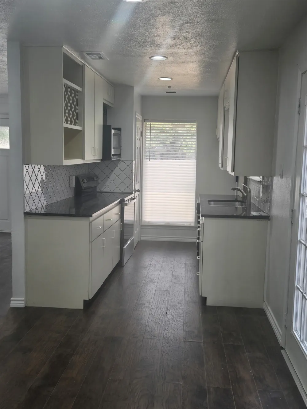 1117 Mill River Drive Garland, TX 75043