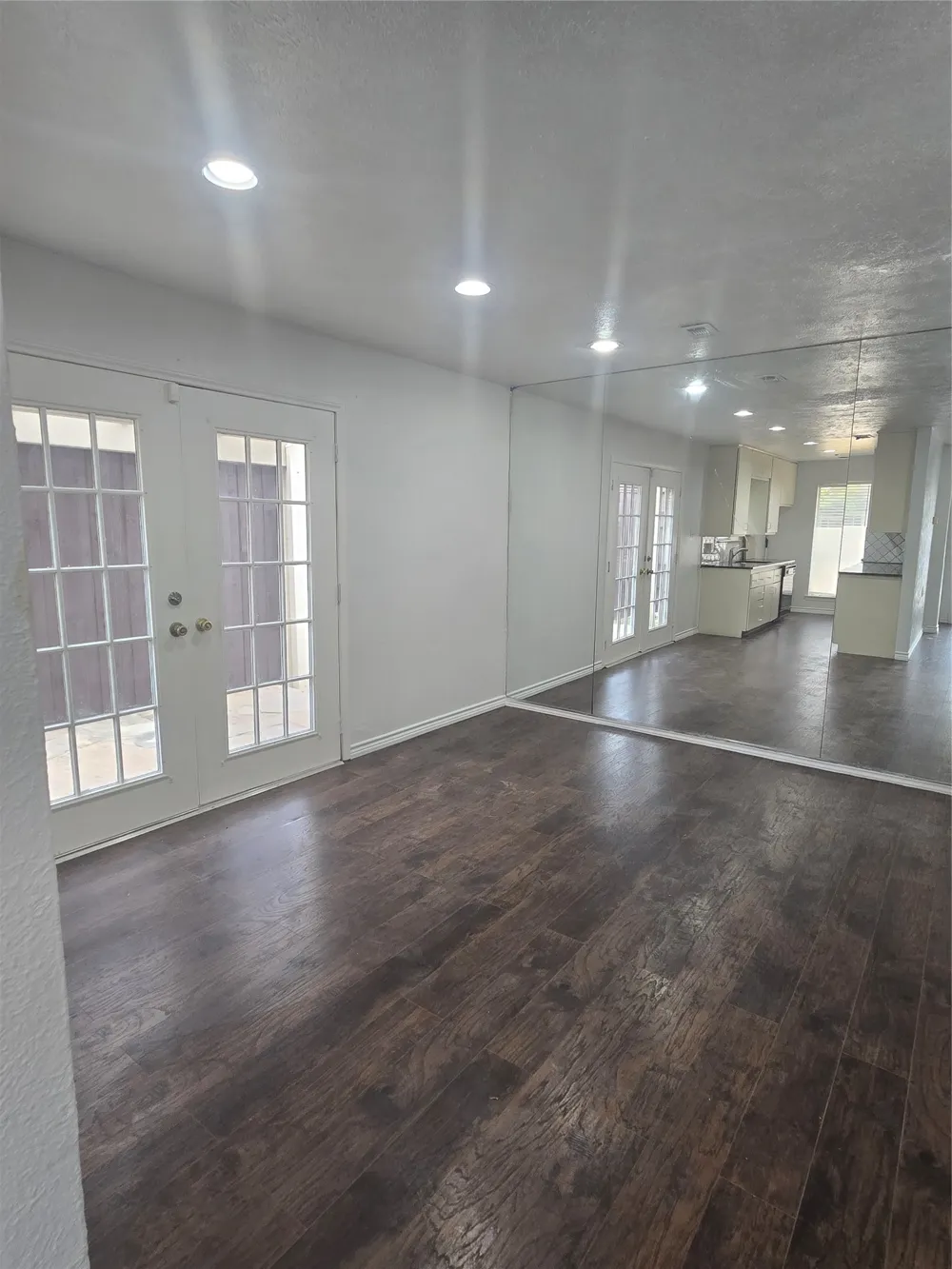 1117 Mill River Drive Garland, TX 75043
