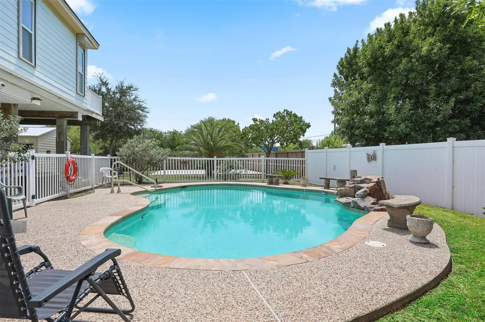 218 24th Street San Leon, TX 77539