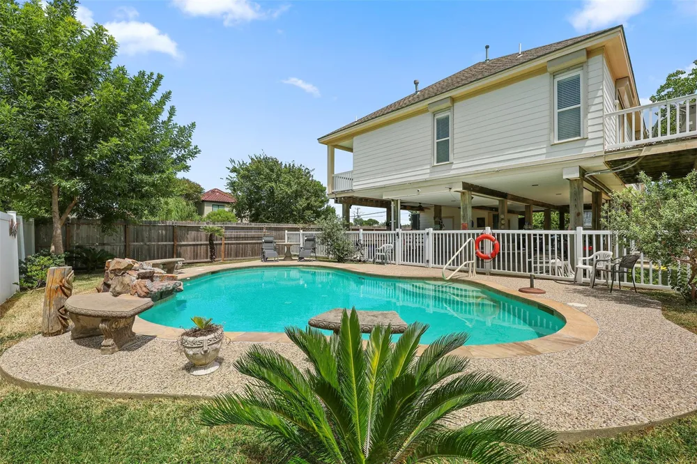 218 24th Street San Leon, TX 77539