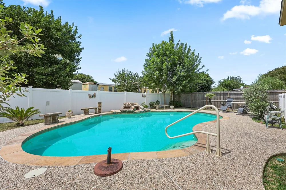 218 24th Street San Leon, TX 77539