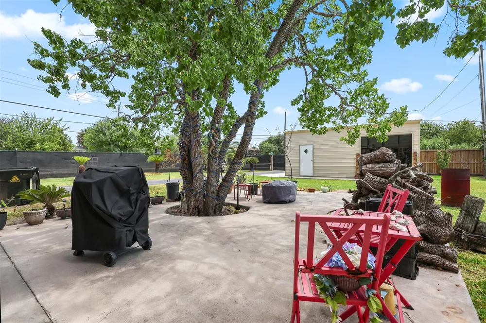 218 24th Street San Leon, TX 77539