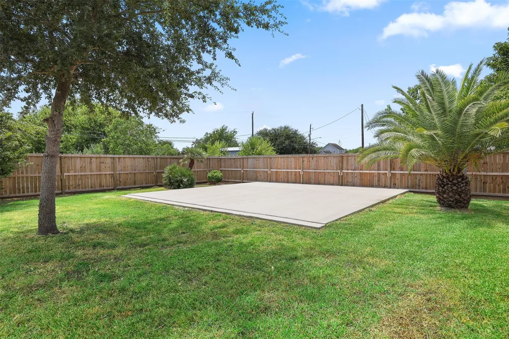 218 24th Street San Leon, TX 77539