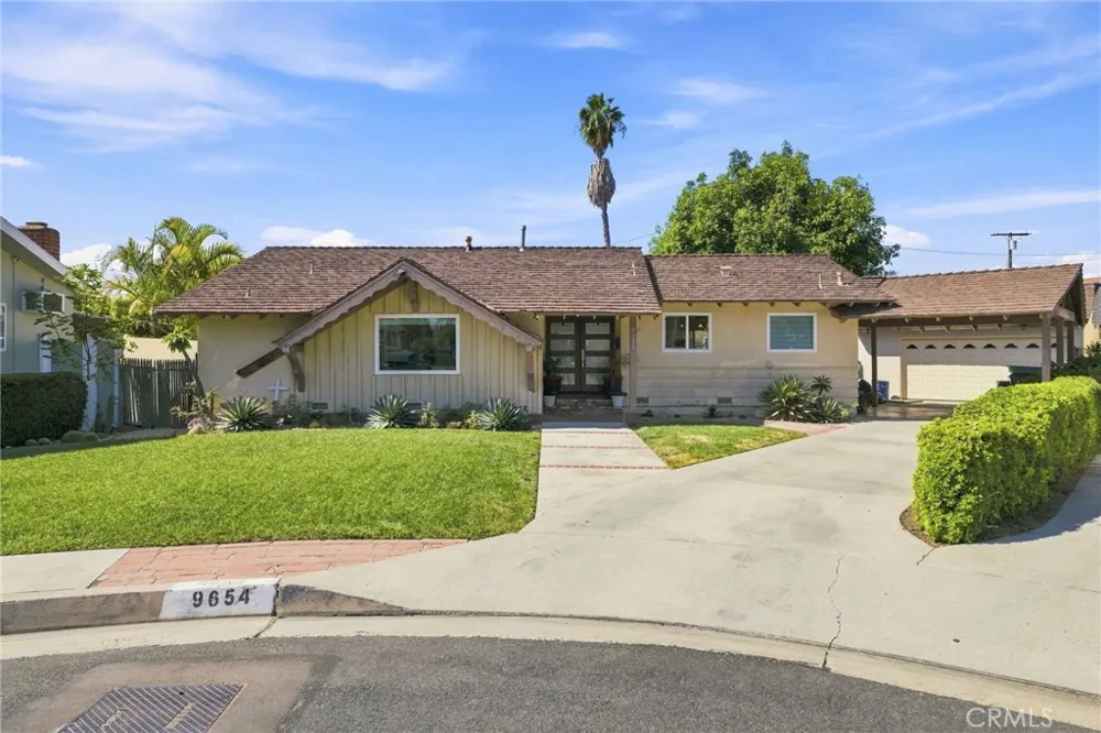 9654 La Reina Downey, CA 90240
