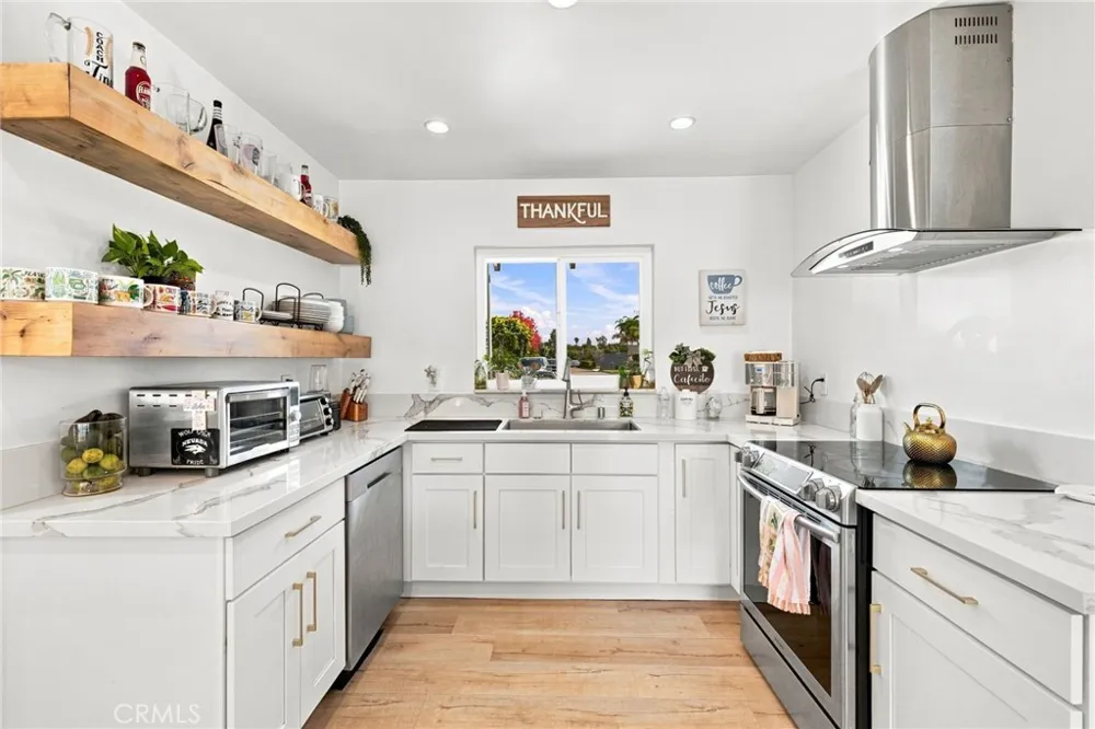9654 La Reina Downey, CA 90240