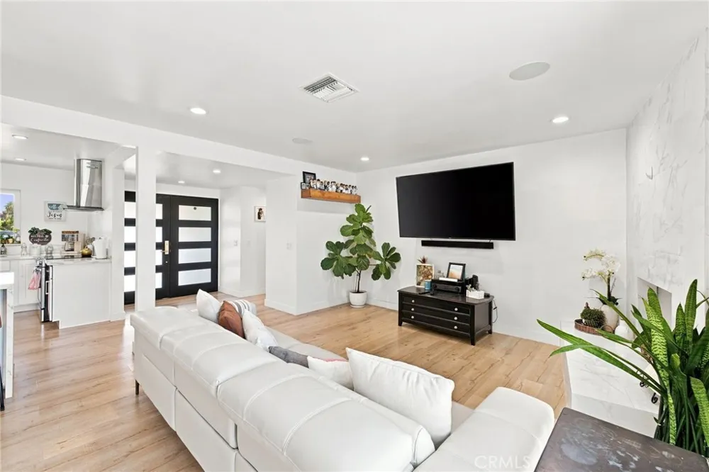 9654 La Reina Downey, CA 90240
