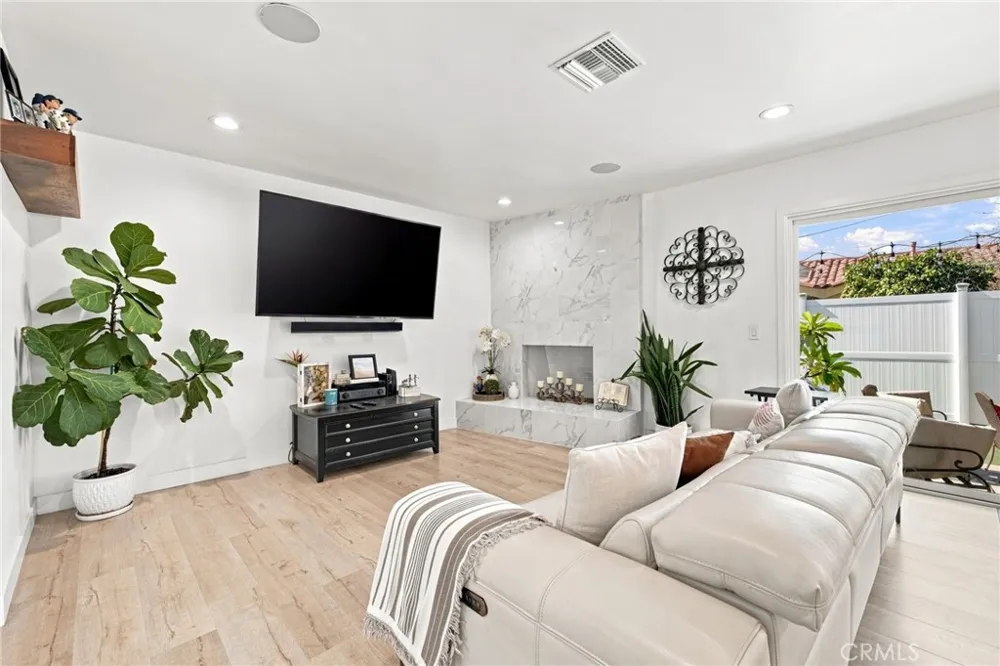 9654 La Reina Downey, CA 90240