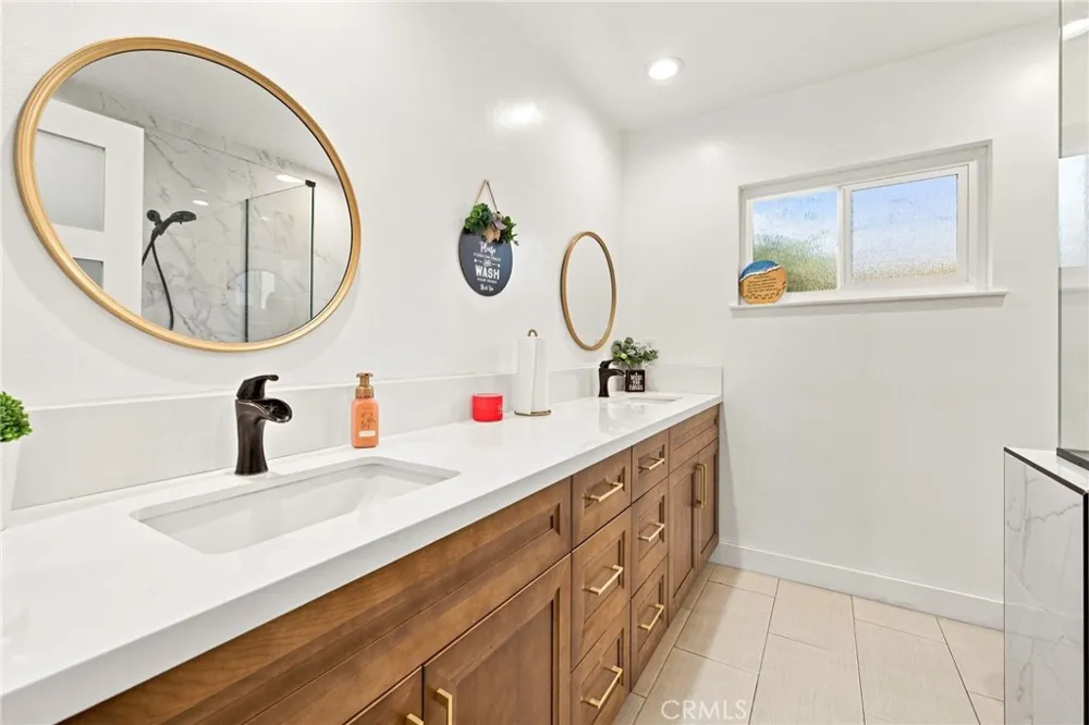 9654 La Reina Downey, CA 90240