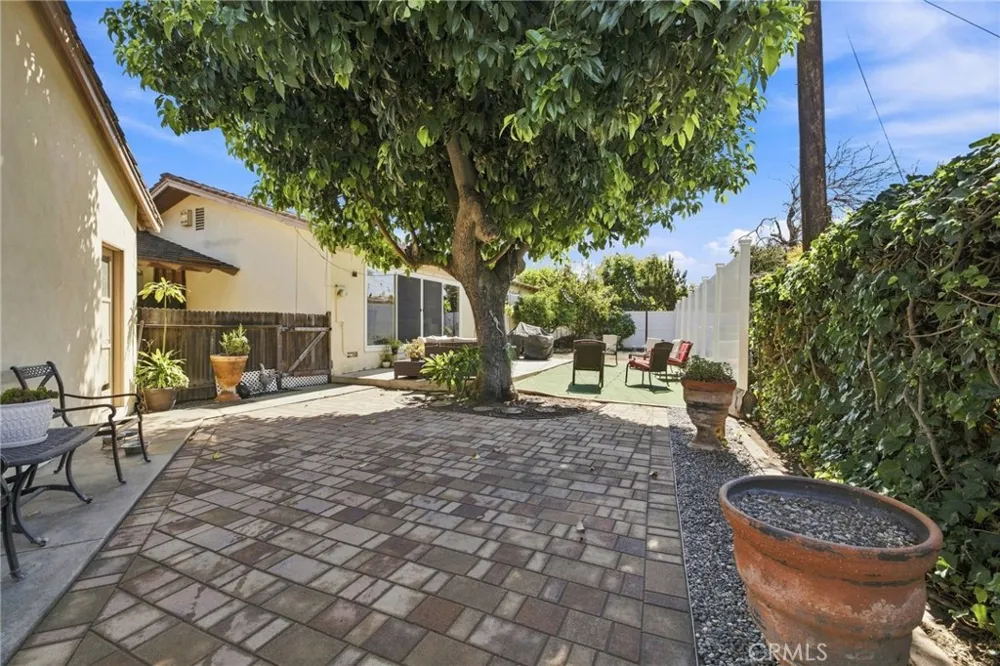 9654 La Reina Downey, CA 90240