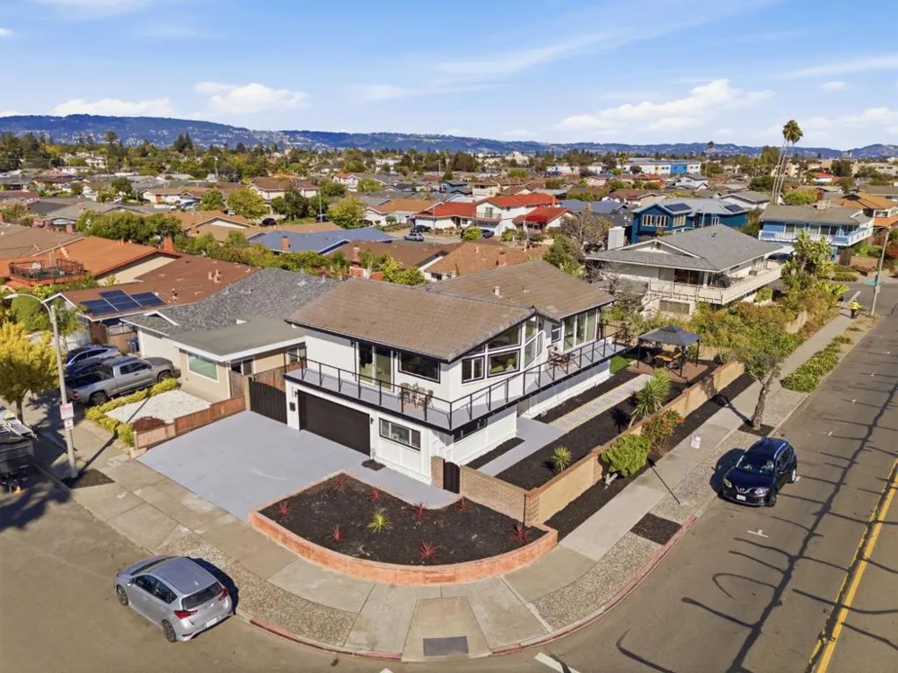 300 Fair Haven Road Alameda, CA 94501