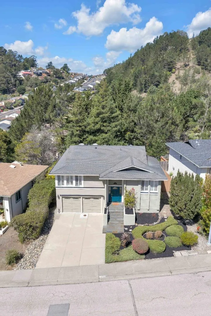 1117 Rainier Avenue Pacifica, CA 94044