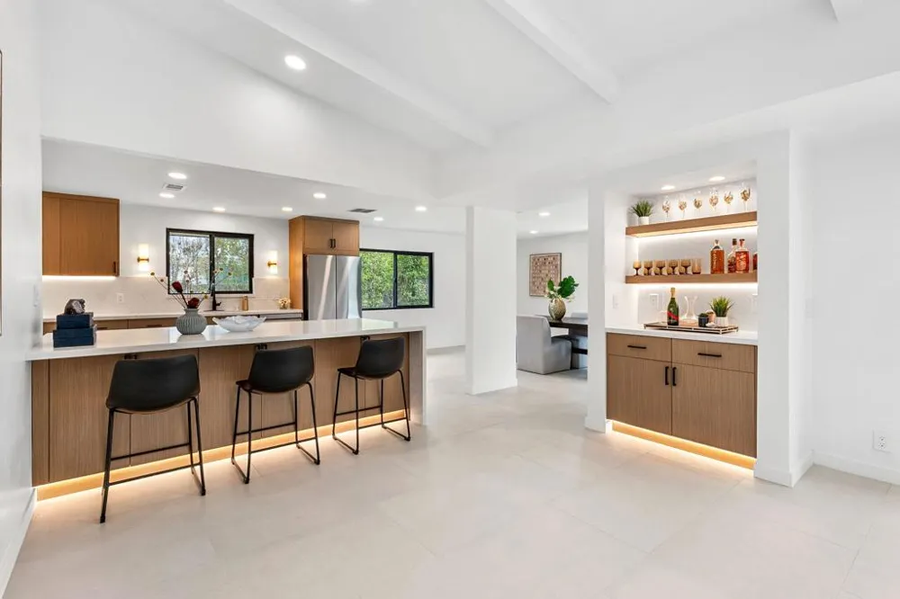 1913 E Amado Road Palm Springs, CA 92262