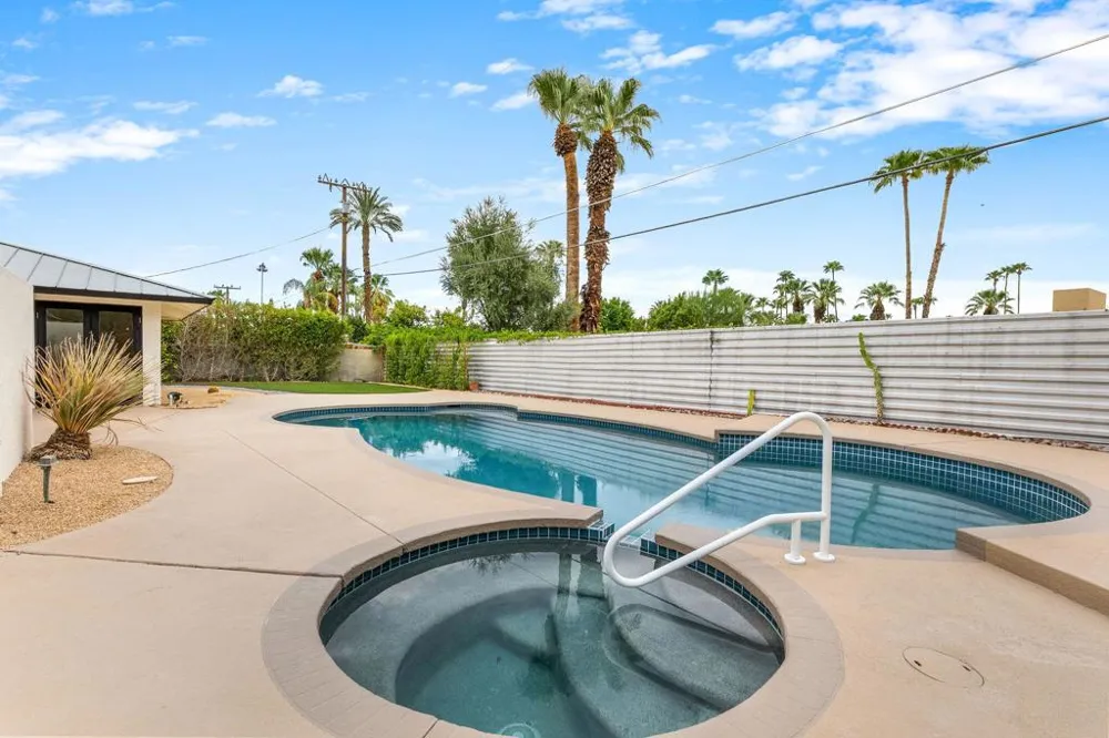 1913 E Amado Road Palm Springs, CA 92262