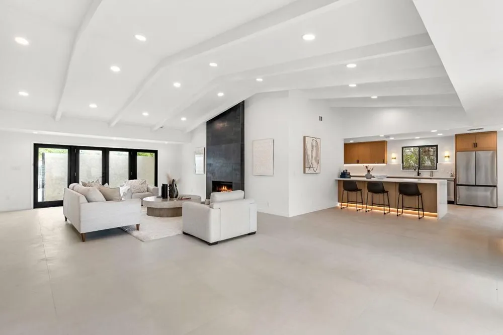1913 E Amado Road Palm Springs, CA 92262