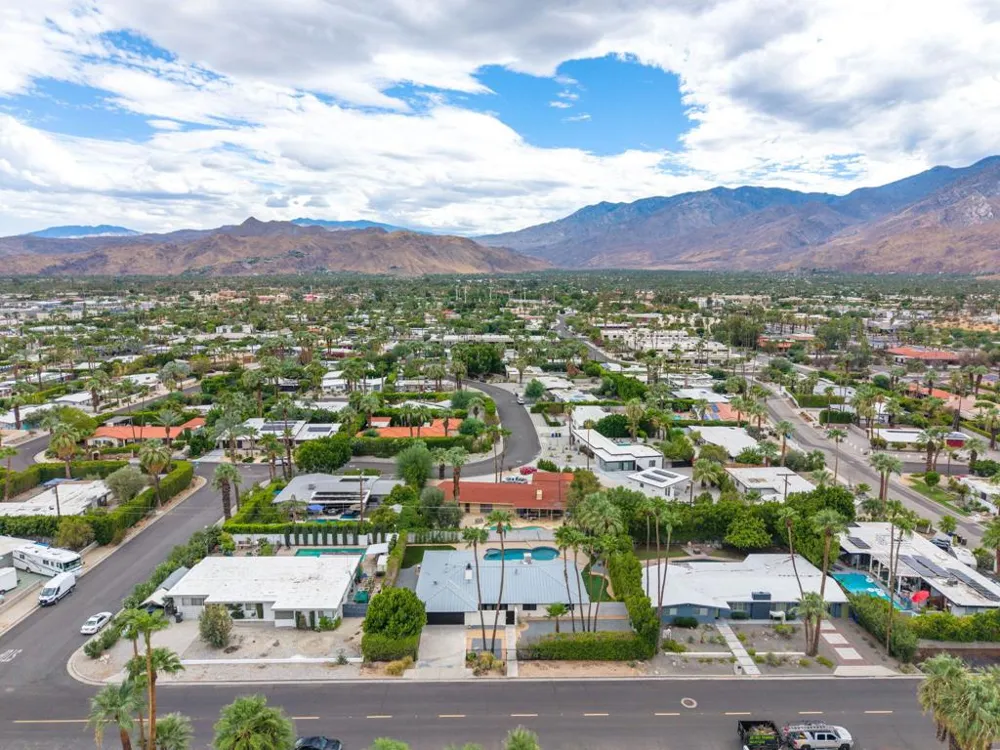 1913 E Amado Road Palm Springs, CA 92262