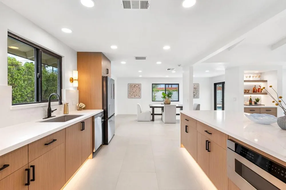 1913 E Amado Road Palm Springs, CA 92262