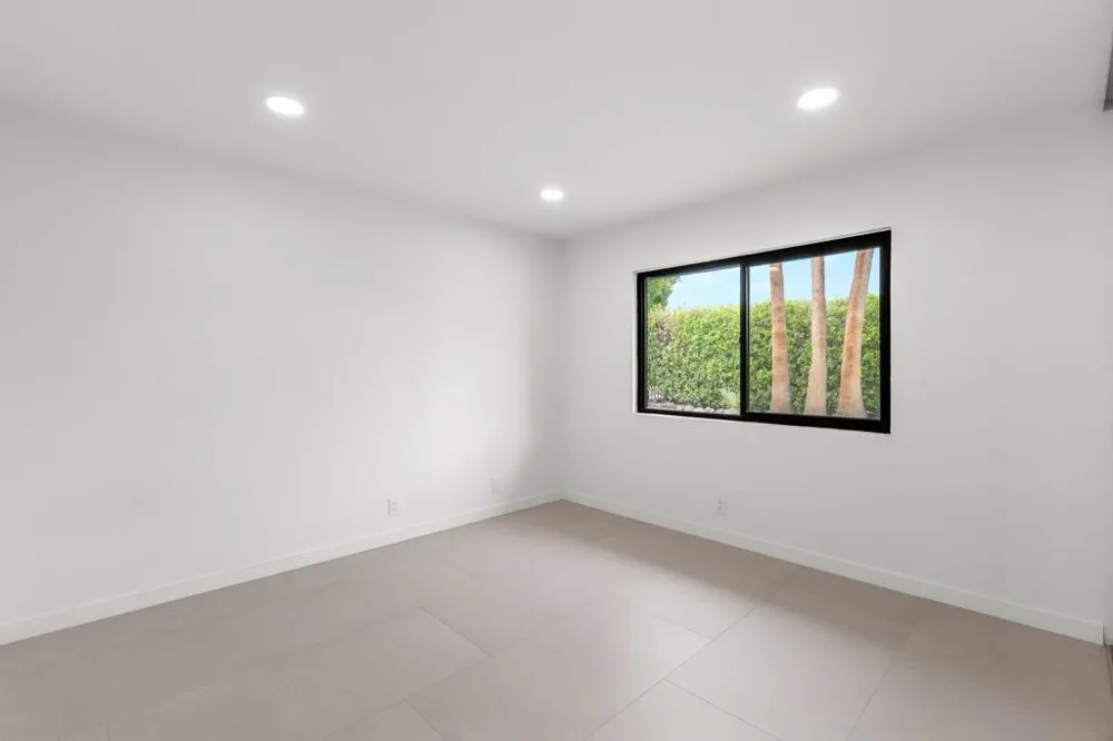 1913 E Amado Road Palm Springs, CA 92262