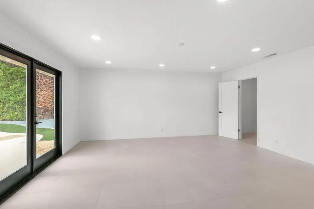 1913 E Amado Road Palm Springs, CA 92262