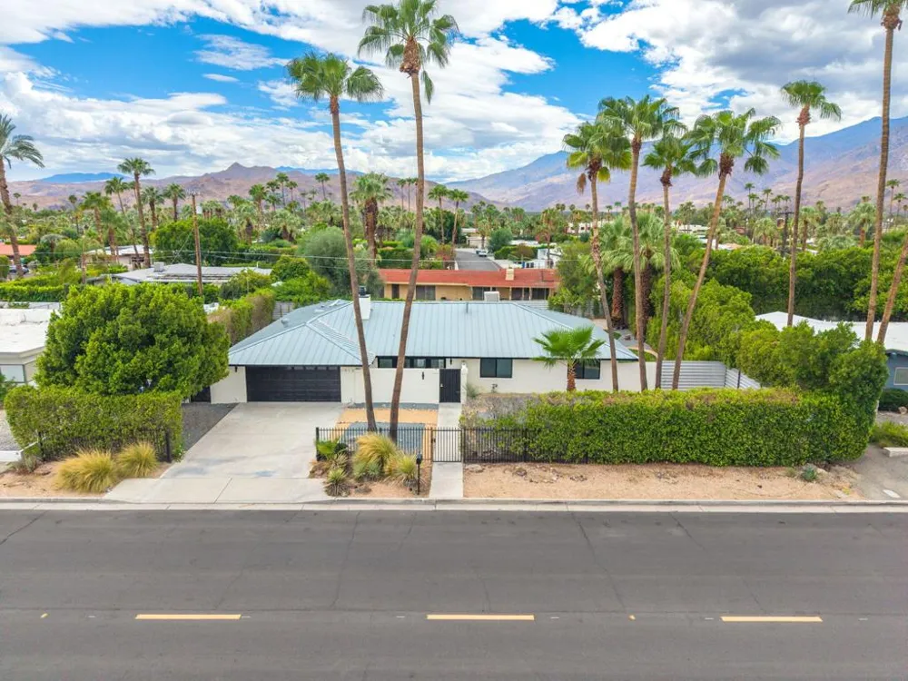 1913 E Amado Road Palm Springs, CA 92262