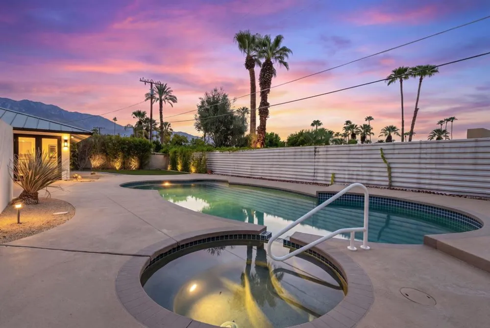 1913 E Amado Road Palm Springs, CA 92262