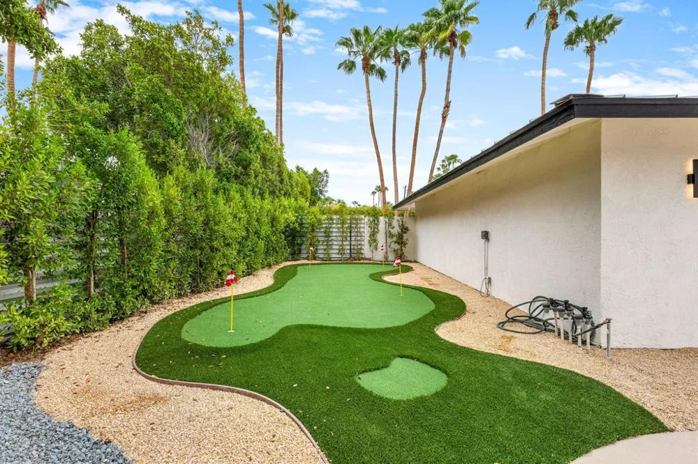 1913 E Amado Road Palm Springs, CA 92262