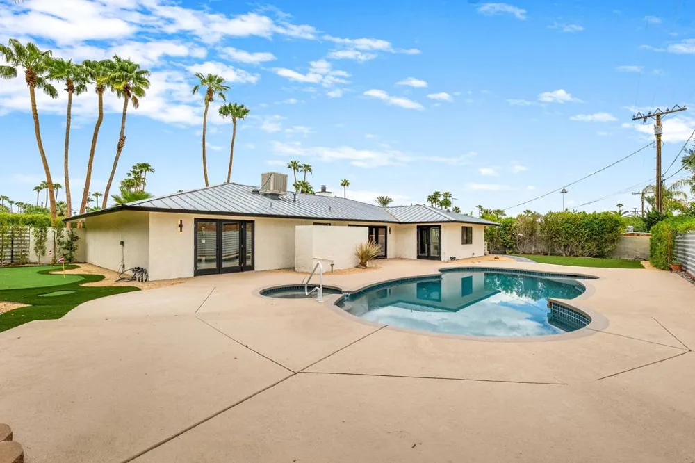 1913 E Amado Road Palm Springs, CA 92262