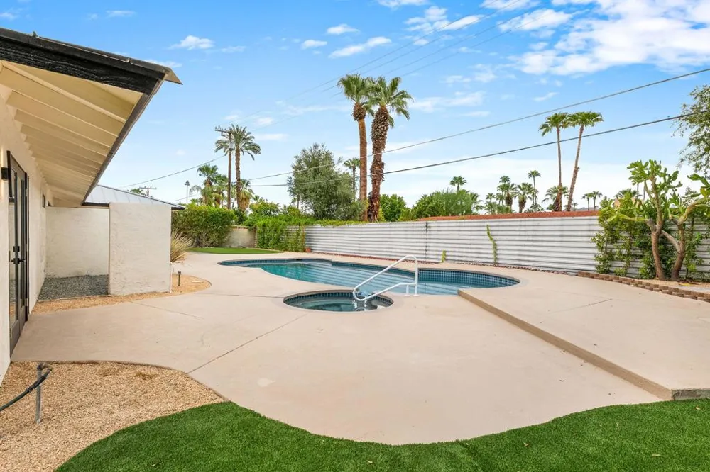 1913 E Amado Road Palm Springs, CA 92262